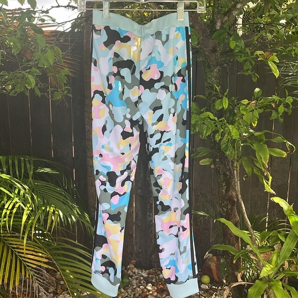 ADIDAS Girls Camo Print Joggers size 10/12 medium - Picture 6 of 12